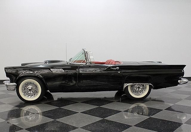 1957 Ford Thunderbird
